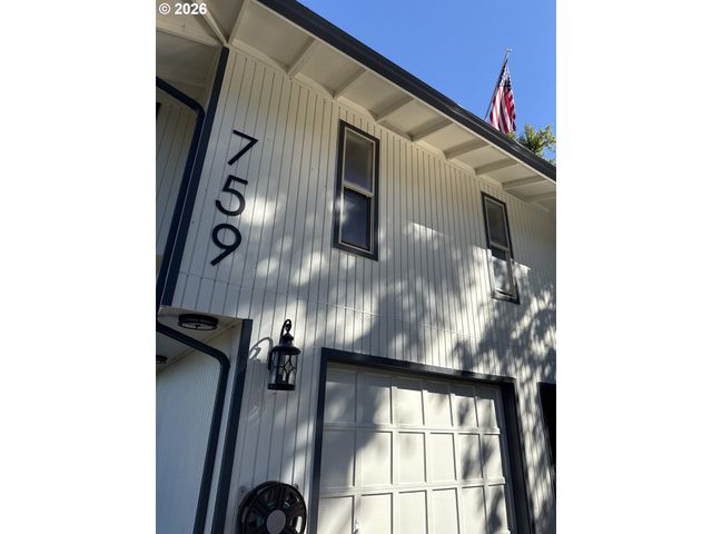 759 S 71ST St, Springfield, OR 97478