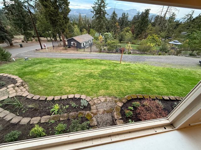 759 S 71ST St, Springfield, OR 97478