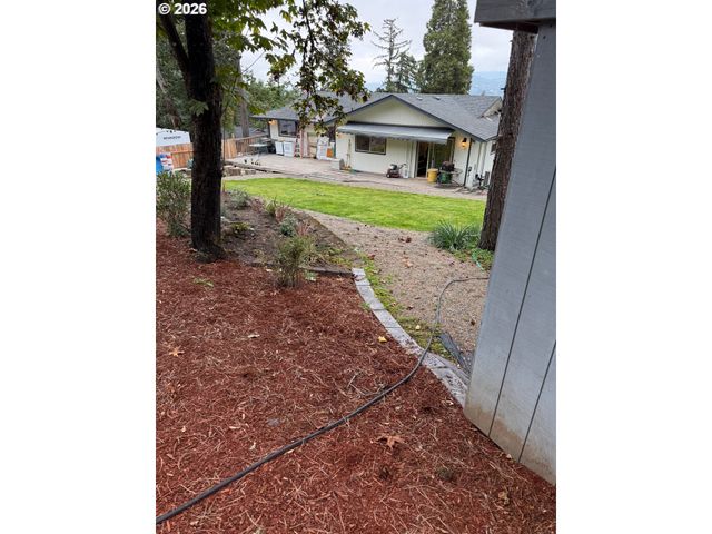 759 S 71ST St, Springfield, OR 97478