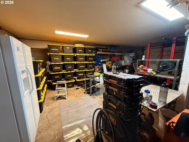 759 S 71ST St, Springfield, OR 97478