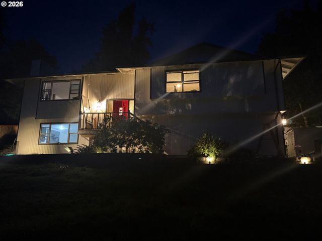 759 S 71ST St, Springfield, OR 97478