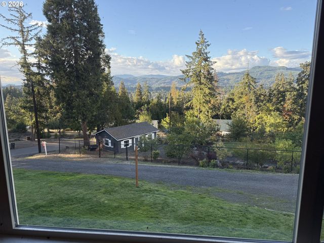 759 S 71ST St, Springfield, OR 97478