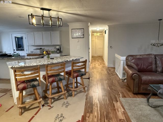 759 S 71ST St, Springfield, OR 97478