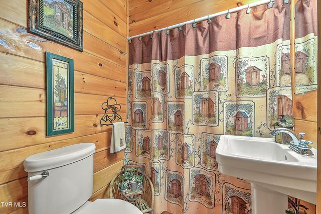 1374 West Allens Bridge Road, Greeneville, TN 37743