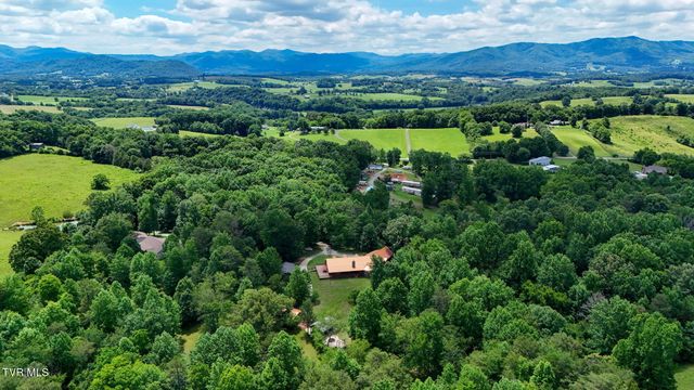 1374 West Allens Bridge Road, Greeneville, TN 37743