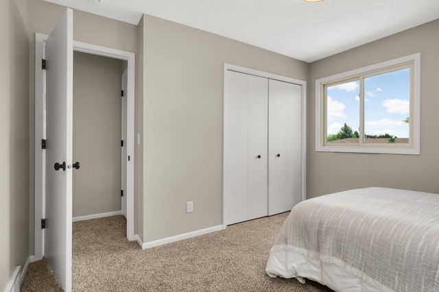 22155 Beaumont Way, Farmington, MN 55024