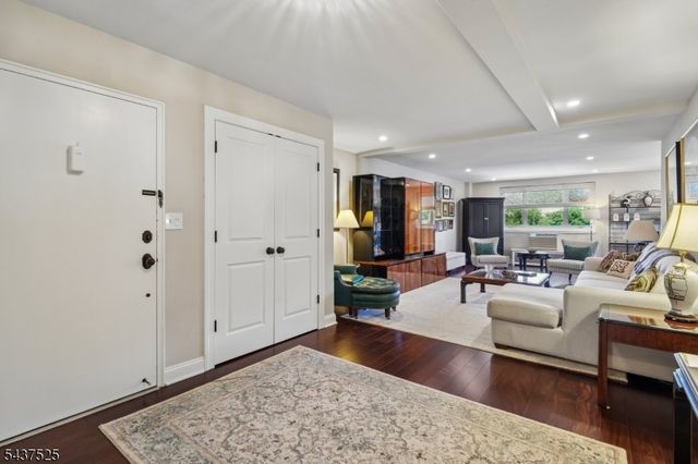 11 Euclid Ave 6C, Summit City, NJ 07901