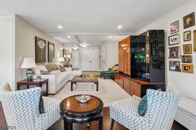 11 Euclid Ave 6C, Summit City, NJ 07901