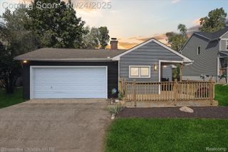 4066 Green Lake Road, West Bloomfield Charter Township, MI 48324