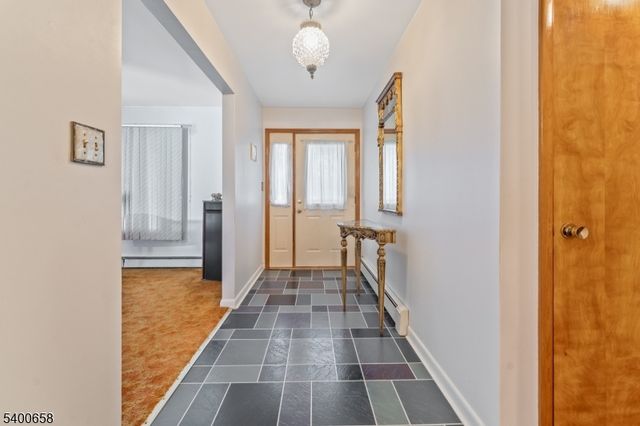 18 Wells Rd, Raritan Twp., NJ 08822