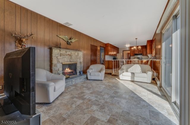 18 Wells Rd, Raritan Twp., NJ 08822