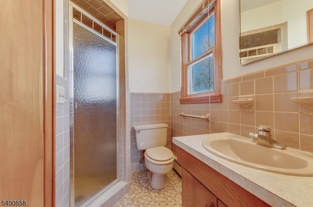 18 Wells Rd, Raritan Twp., NJ 08822