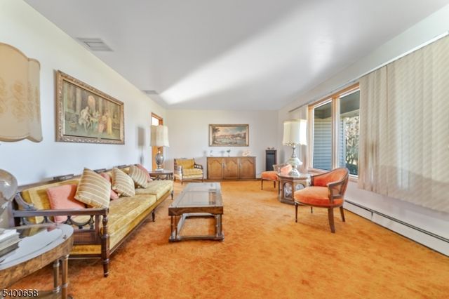 18 Wells Rd, Raritan Twp., NJ 08822