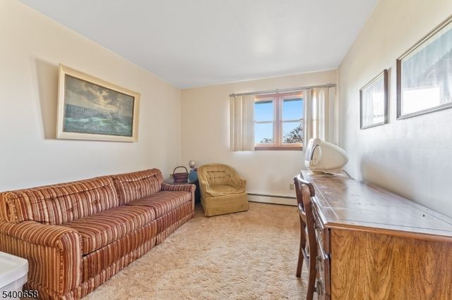 18 Wells Rd, Raritan Twp., NJ 08822