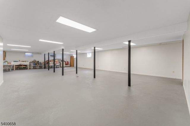 18 Wells Rd, Raritan Twp., NJ 08822