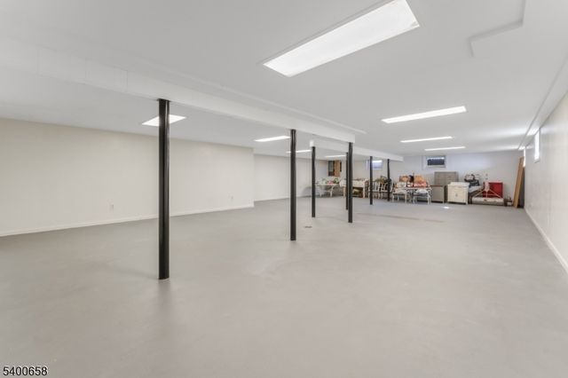 18 Wells Rd, Raritan Twp., NJ 08822