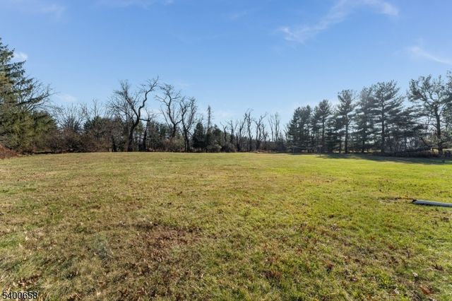 18 Wells Rd, Raritan Twp., NJ 08822