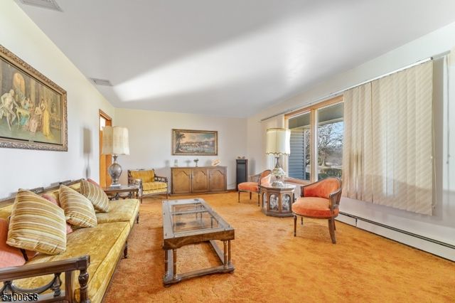 18 Wells Rd, Raritan Twp., NJ 08822