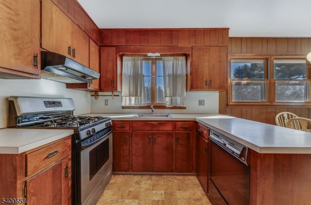 18 Wells Rd, Raritan Twp., NJ 08822