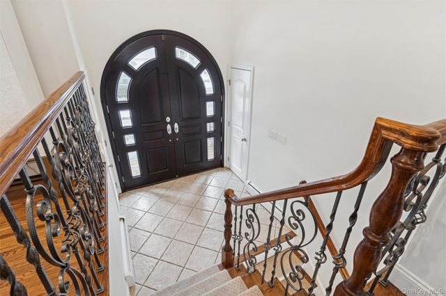 1827 Glenn Lane, Merrick, NY 11566