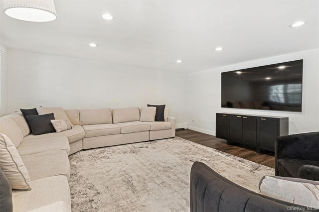 1827 Glenn Lane, Merrick, NY 11566