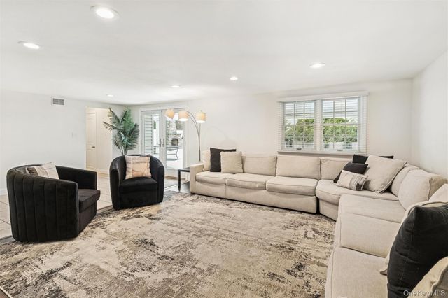 1827 Glenn Lane, Merrick, NY 11566