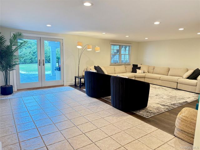 1827 Glenn Lane, Merrick, NY 11566