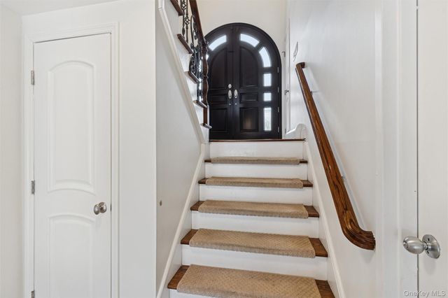 1827 Glenn Lane, Merrick, NY 11566