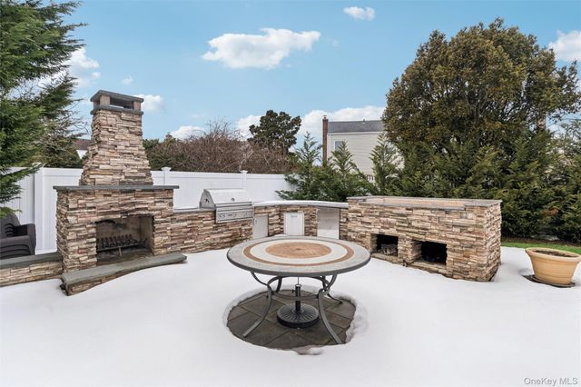 1827 Glenn Lane, Merrick, NY 11566