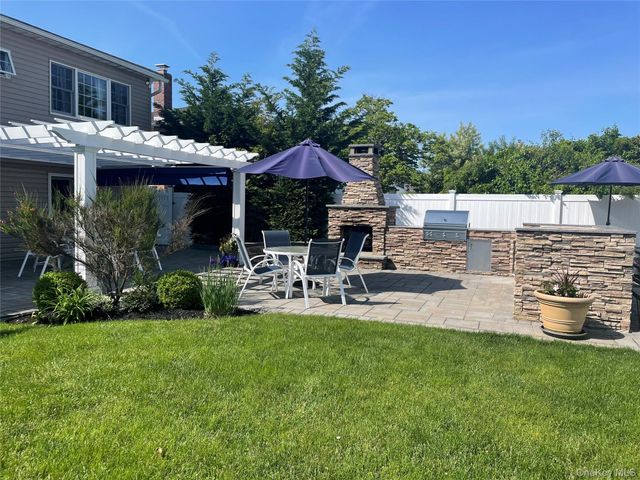 1827 Glenn Lane, Merrick, NY 11566