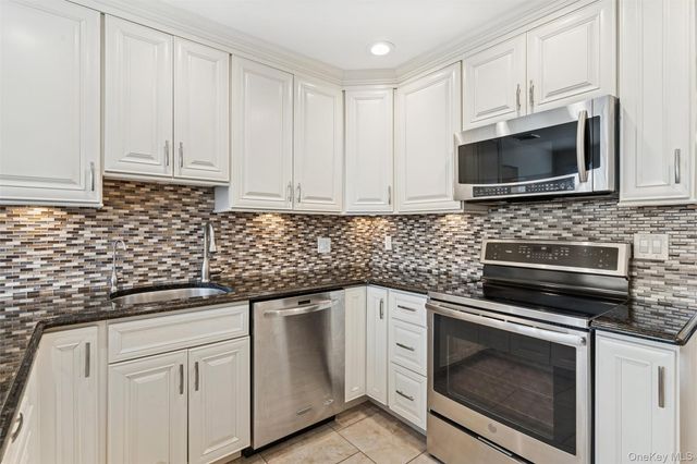 1827 Glenn Lane, Merrick, NY 11566