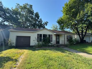 110 W Ash Street, Elm Mott, TX 76640