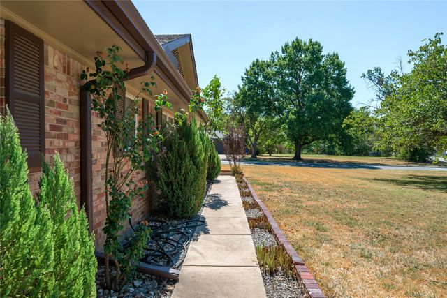 1423 W Shields Drive, Sherman, TX 75092