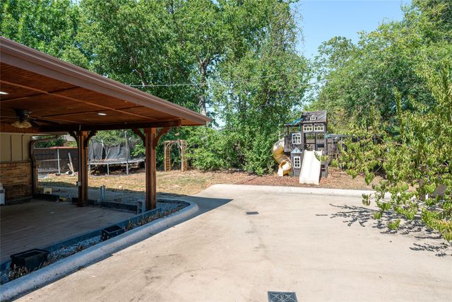 1423 W Shields Drive, Sherman, TX 75092