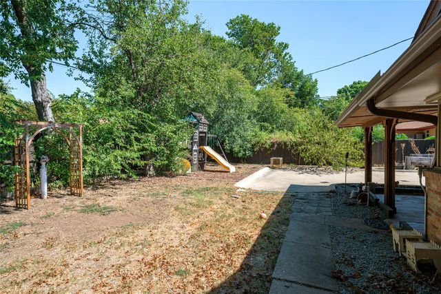 1423 W Shields Drive, Sherman, TX 75092
