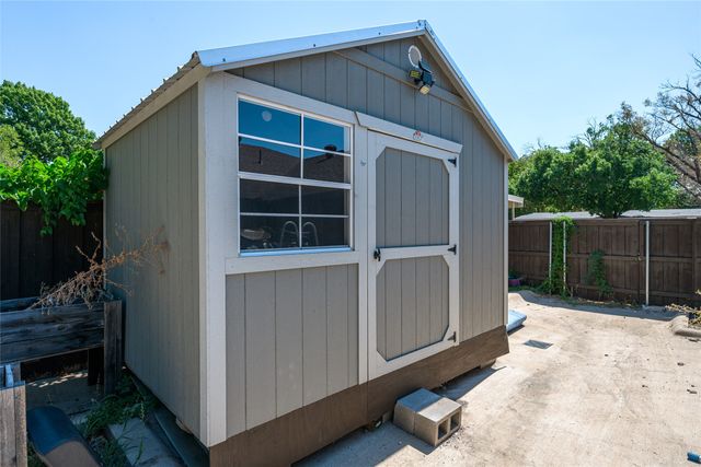 1423 W Shields Drive, Sherman, TX 75092