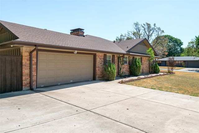 1423 W Shields Drive, Sherman, TX 75092