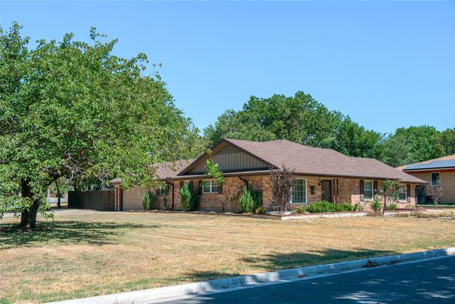 1423 W Shields Drive, Sherman, TX 75092