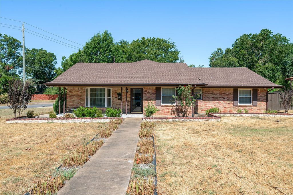 1423 W Shields Drive, Sherman, TX 75092