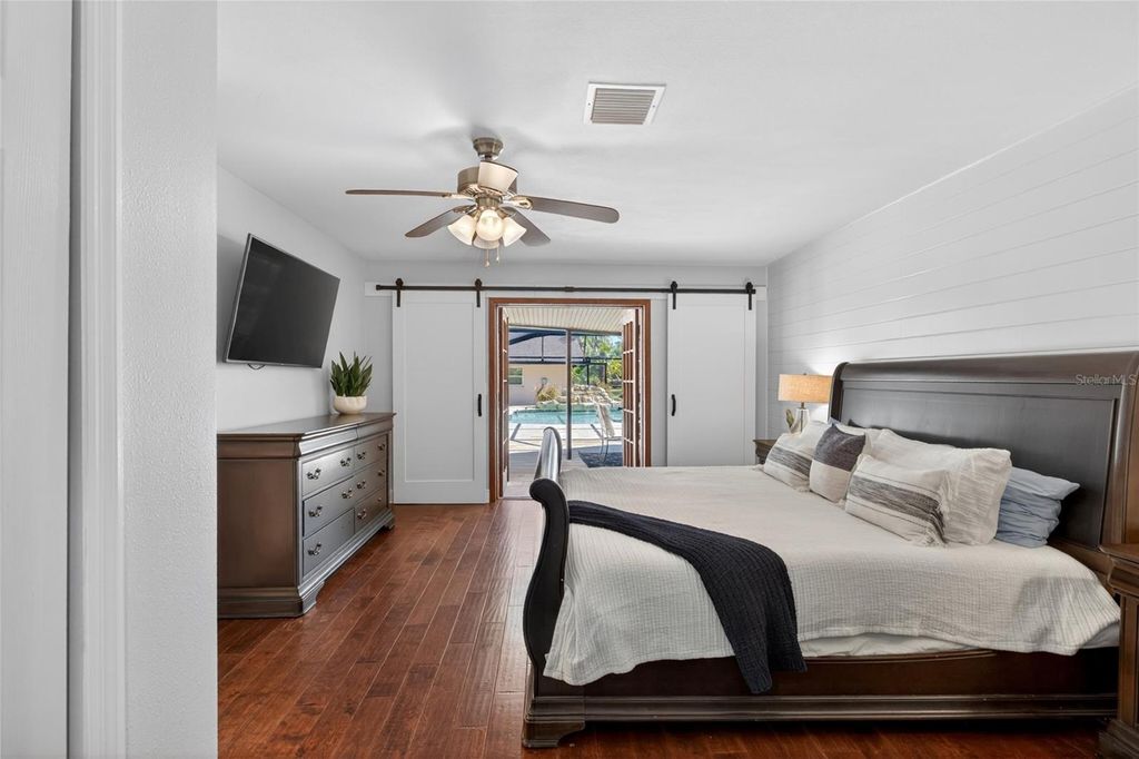 Image 15 of property listing at 1026 CRYSTAL LAKE ROAD, Lutz, FL 33548