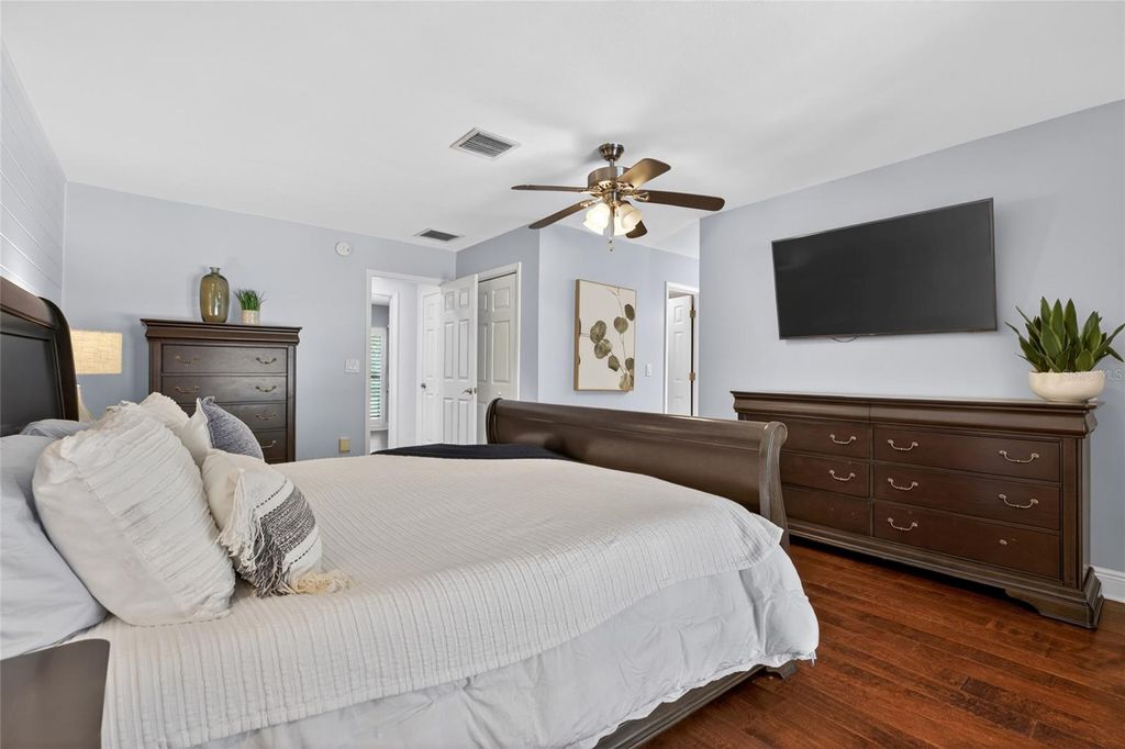 Image 16 of property listing at 1026 CRYSTAL LAKE ROAD, Lutz, FL 33548