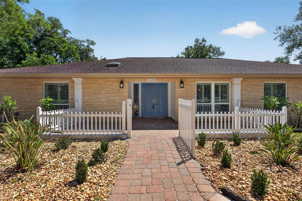 Image 5 of property listing at 1026 CRYSTAL LAKE ROAD, Lutz, FL 33548