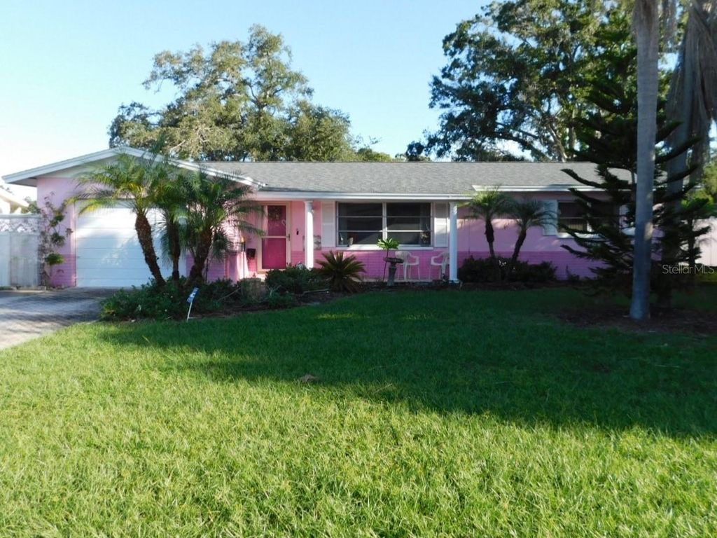 1897 74TH AVENUE N, St Petersburg, FL 33702