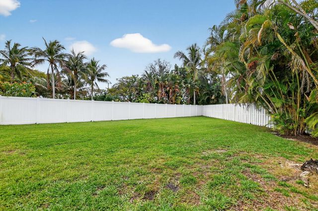 5278 Indianwood Village Lane, Lake Worth, FL 33463