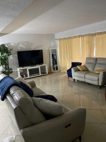 1815 NW 56th Ter 15, Lauderhill, FL 33313
