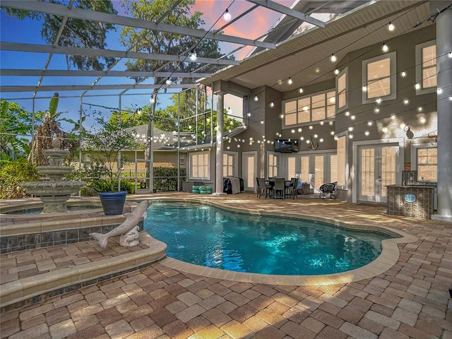 2425 VALRICO FOREST DRIVE, Valrico, FL 33594