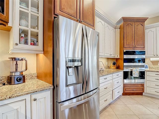 2425 VALRICO FOREST DRIVE, Valrico, FL 33594