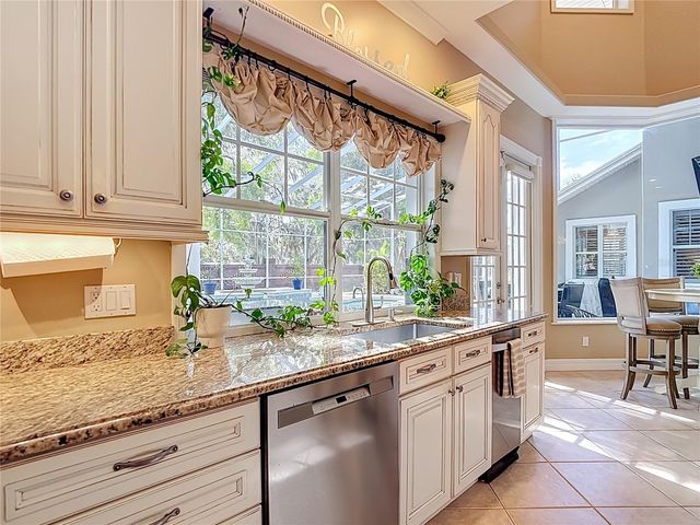 2425 VALRICO FOREST DRIVE, Valrico, FL 33594