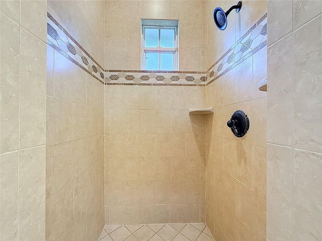 2425 VALRICO FOREST DRIVE, Valrico, FL 33594