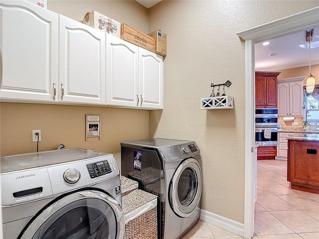 2425 VALRICO FOREST DRIVE, Valrico, FL 33594